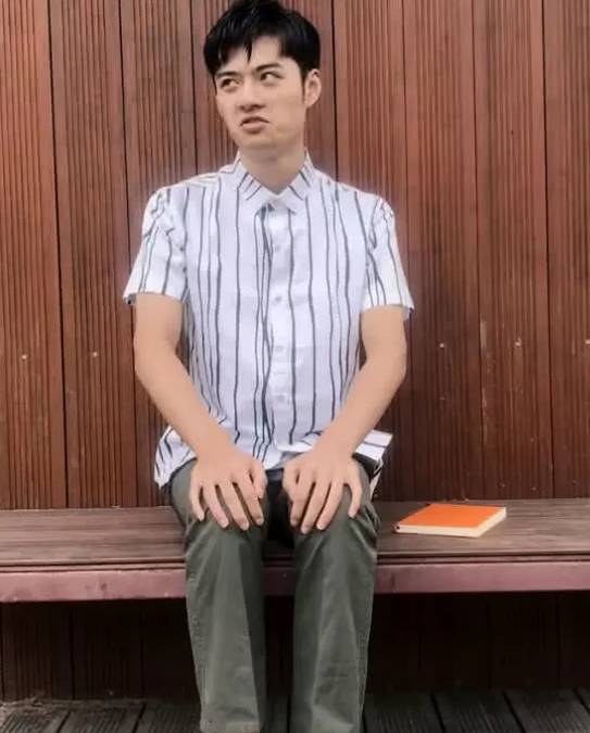 原创抖音小哥被老妈改造大型炫富现场网友阿姨您缺儿媳吗