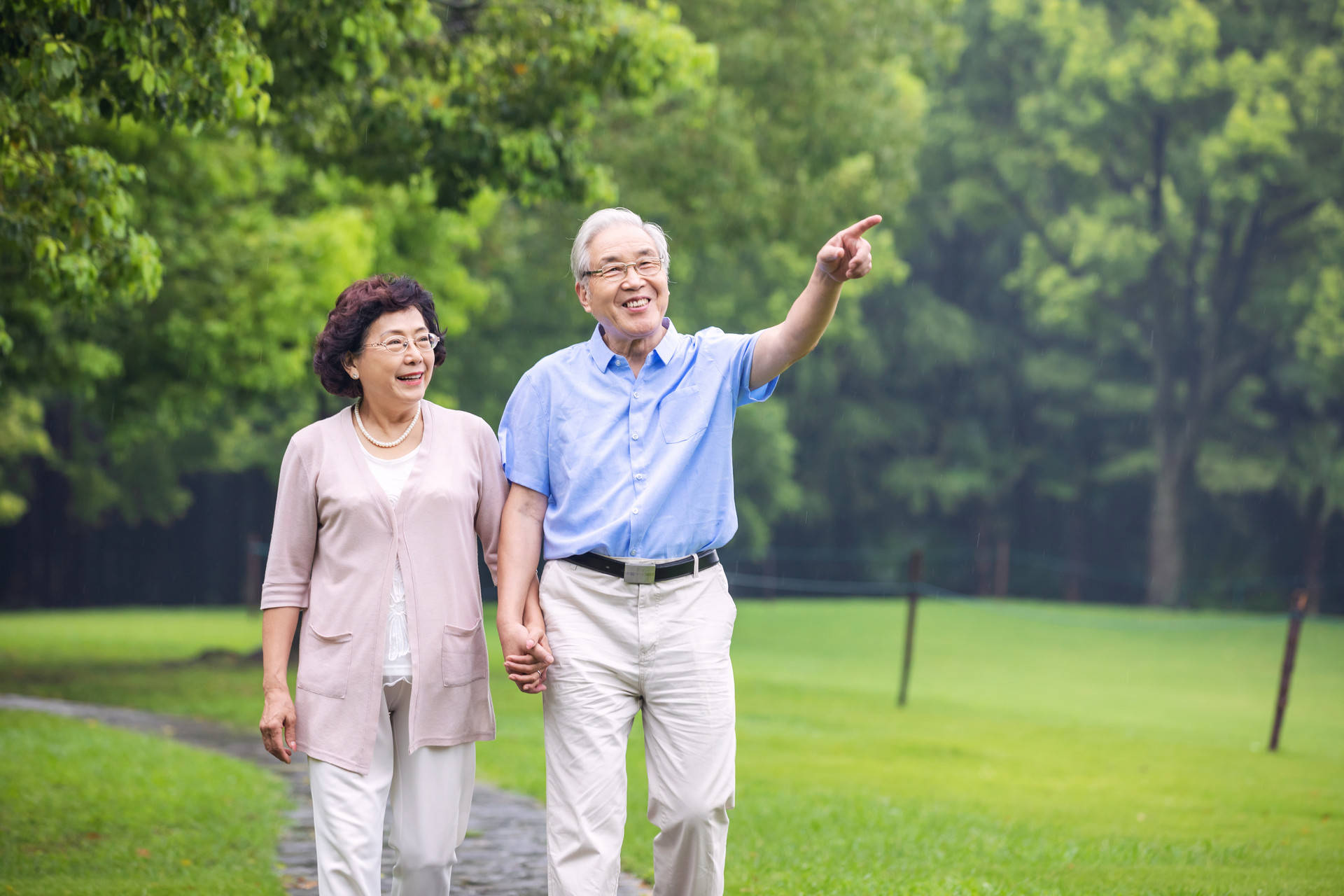 首批丁克已步入老年，退休之后有钱有闲没孩子，日子过得咋样