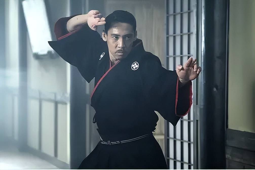 在《精武风云》中饰演武术家力石猛;在《一九四二》中饰演日军联队长