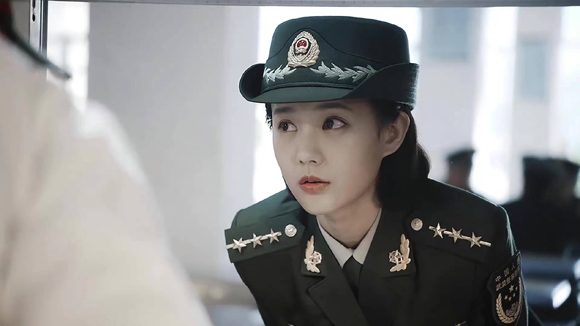 据说在电视剧拍摄前,为了确定艾千雪的扮演者,剧组花了很多心思,最终