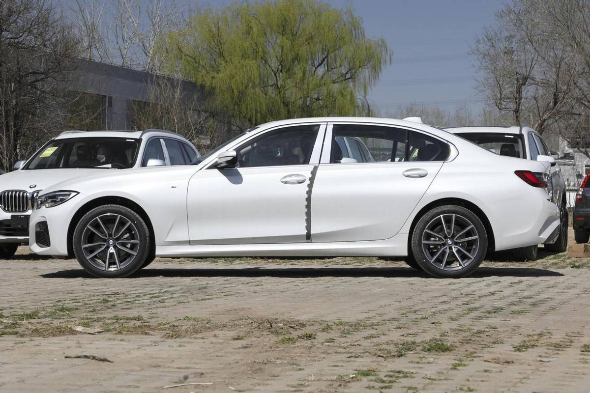 全系20t配8at动力轴距2961mm好看又好开解读宝马3系