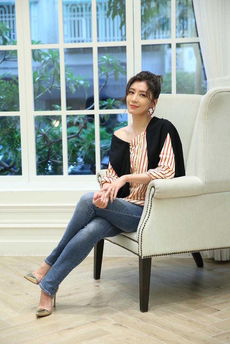 原创女人过了40岁尽量不要t恤配阔腿裤学贾静雯衬衫穿搭好洋气