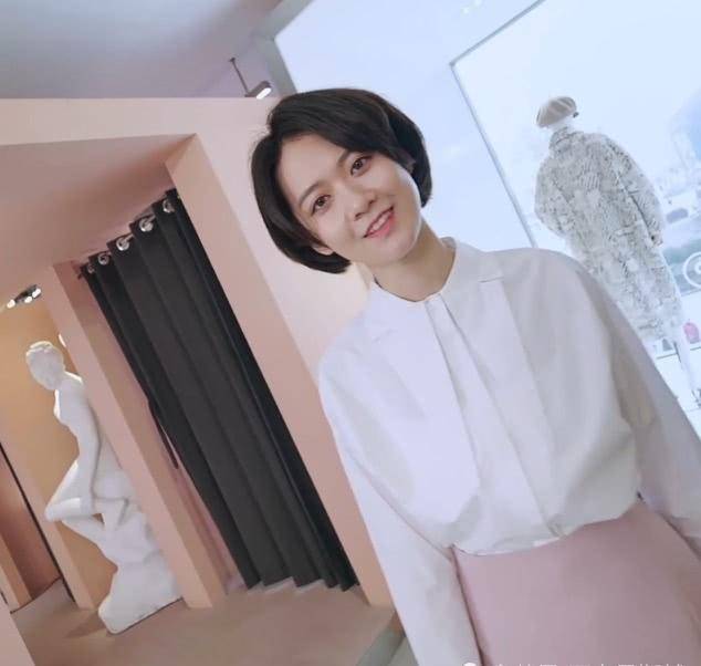 原创抖音网红海归女硕士改造后老十岁天王嫂昆凌的审美真不行