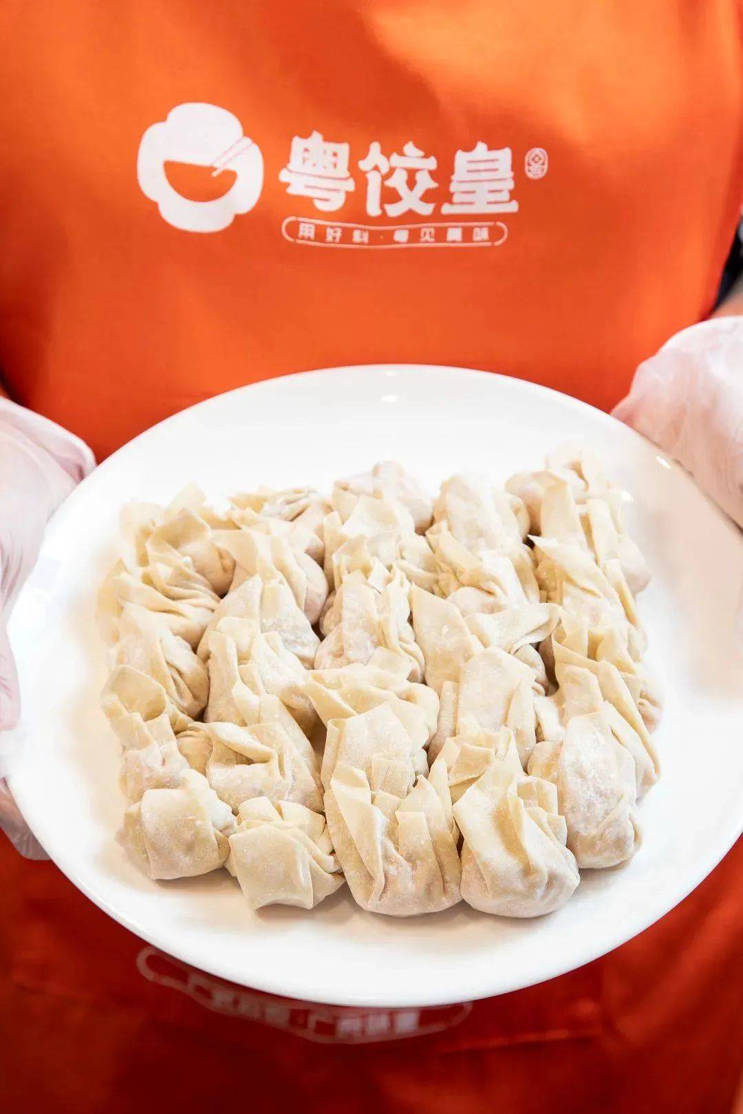 粤饺皇的饺子云吞都是每天新鲜包制,现包现卖,流程透明可见,看得见的