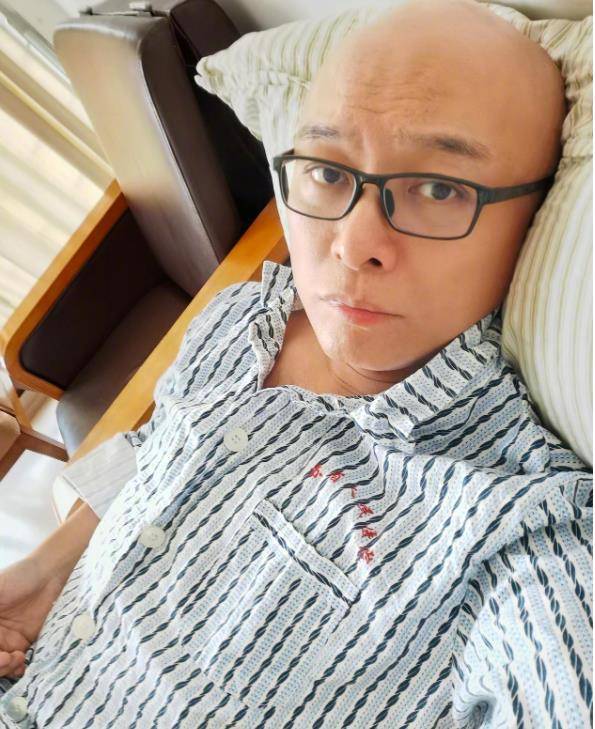 49岁孟非晒病房照面部苍白脱相1月前近照疑似健康堪忧