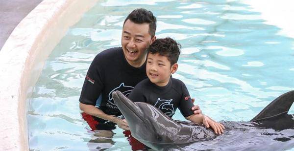 《爸爸去哪儿》的石头大变样,看过照片后,网友:确定是同一人?