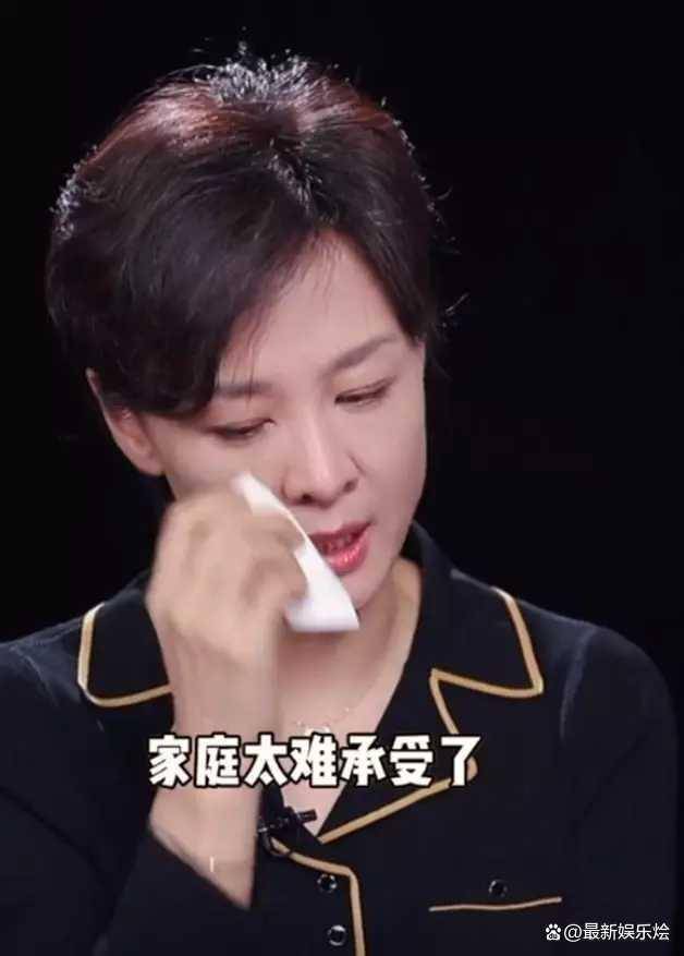 原创李小萌下架争议视频因空难信息在镜头前哽咽呼吁大家理性对待