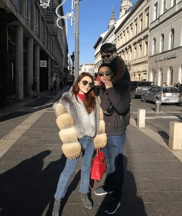 可是没想到就在手术过程中,罗贝儿突然感觉到了身体