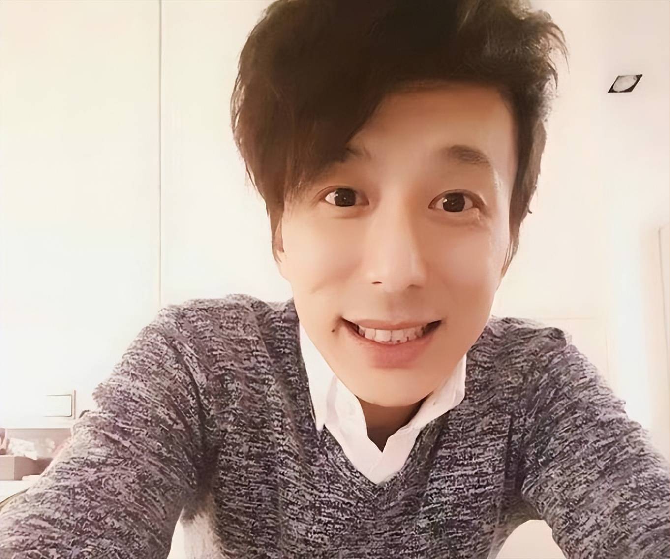 邓健泓自曝和李施嬅热恋时撩拨石永莉,还和龚嘉欣盖世宝传过恋情_香港