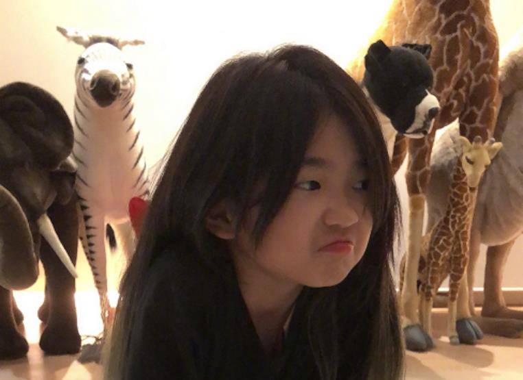 播出6年后,曹格晒出女儿近照,简直是"整容式"成长_grace_爸爸_姐姐