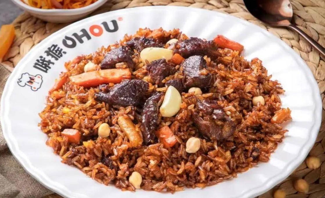 味道浓郁做好的黑抓饭,米饭颗粒分明,口感很棒,既能分辨出每一粒米饭