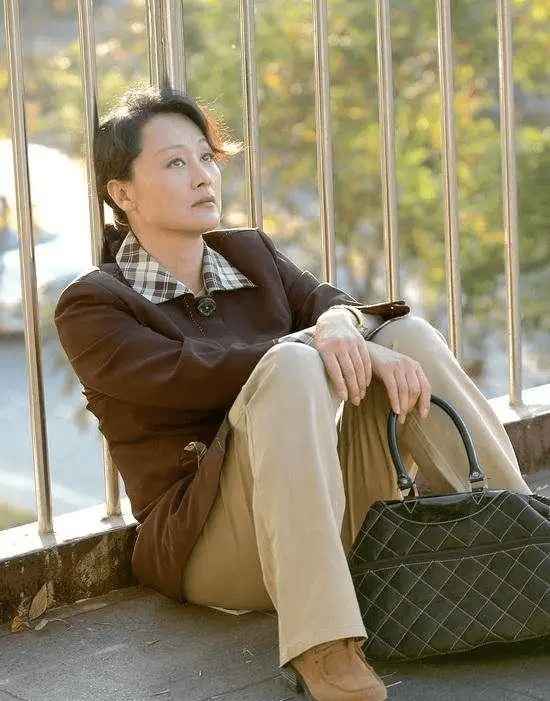 原创著名演员王姬事业和情感坎坷有泪如今仍将29岁智障儿子当宝