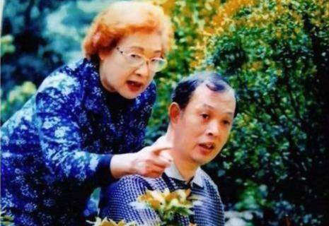 原创老戏骨秦怡被儿子打骂被女儿冷落教育关键期错过将难以弥补