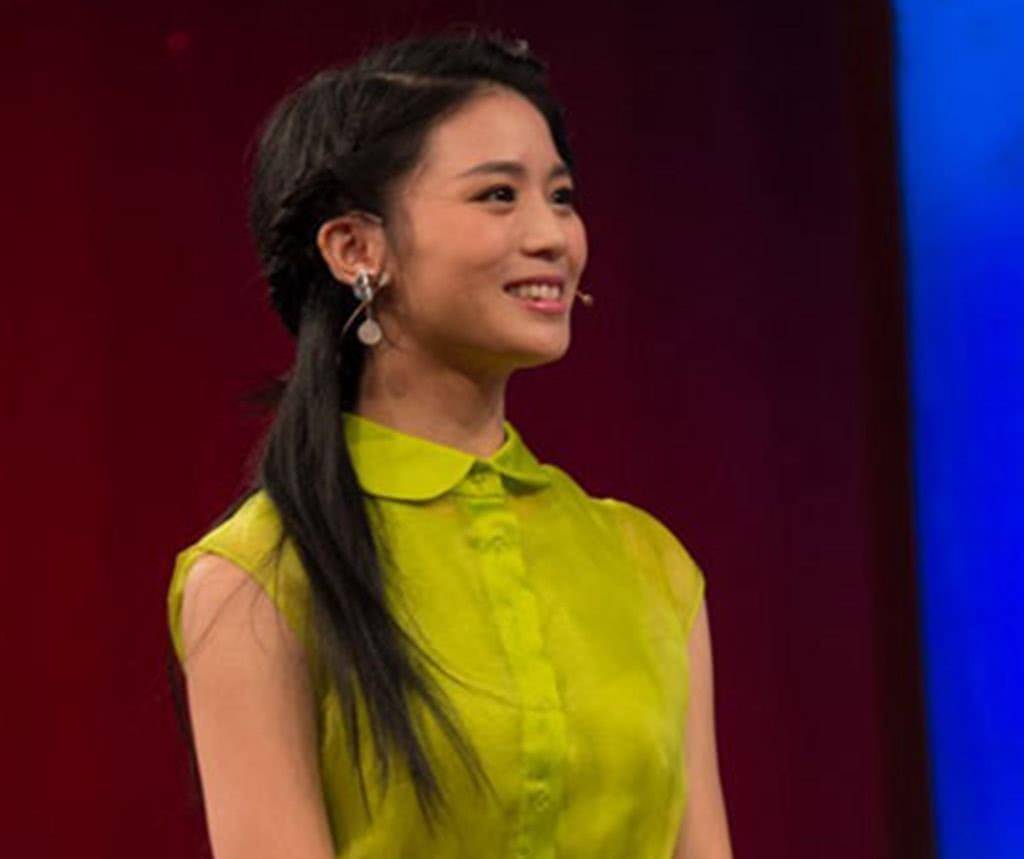 她是昔日选秀季军,8年不红后与经纪公司解约,今事业焕发新春_黄英