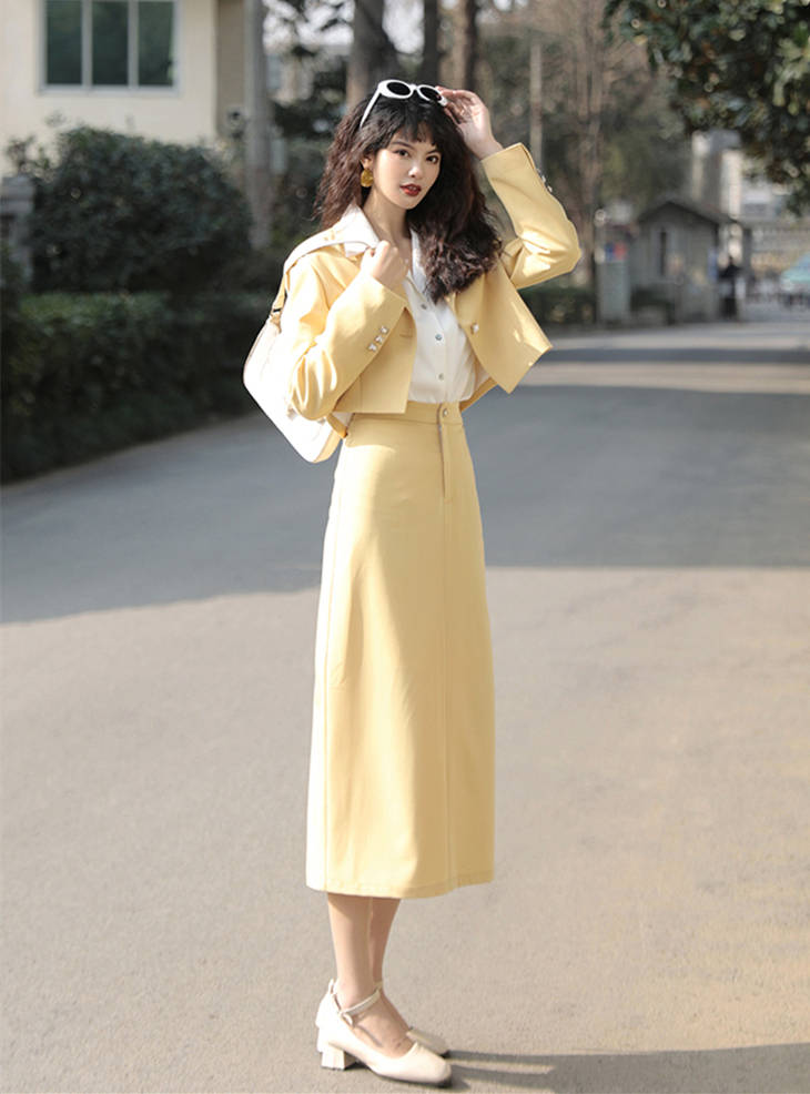 原创半身裙流行搭这3衣2鞋气质优雅还知性