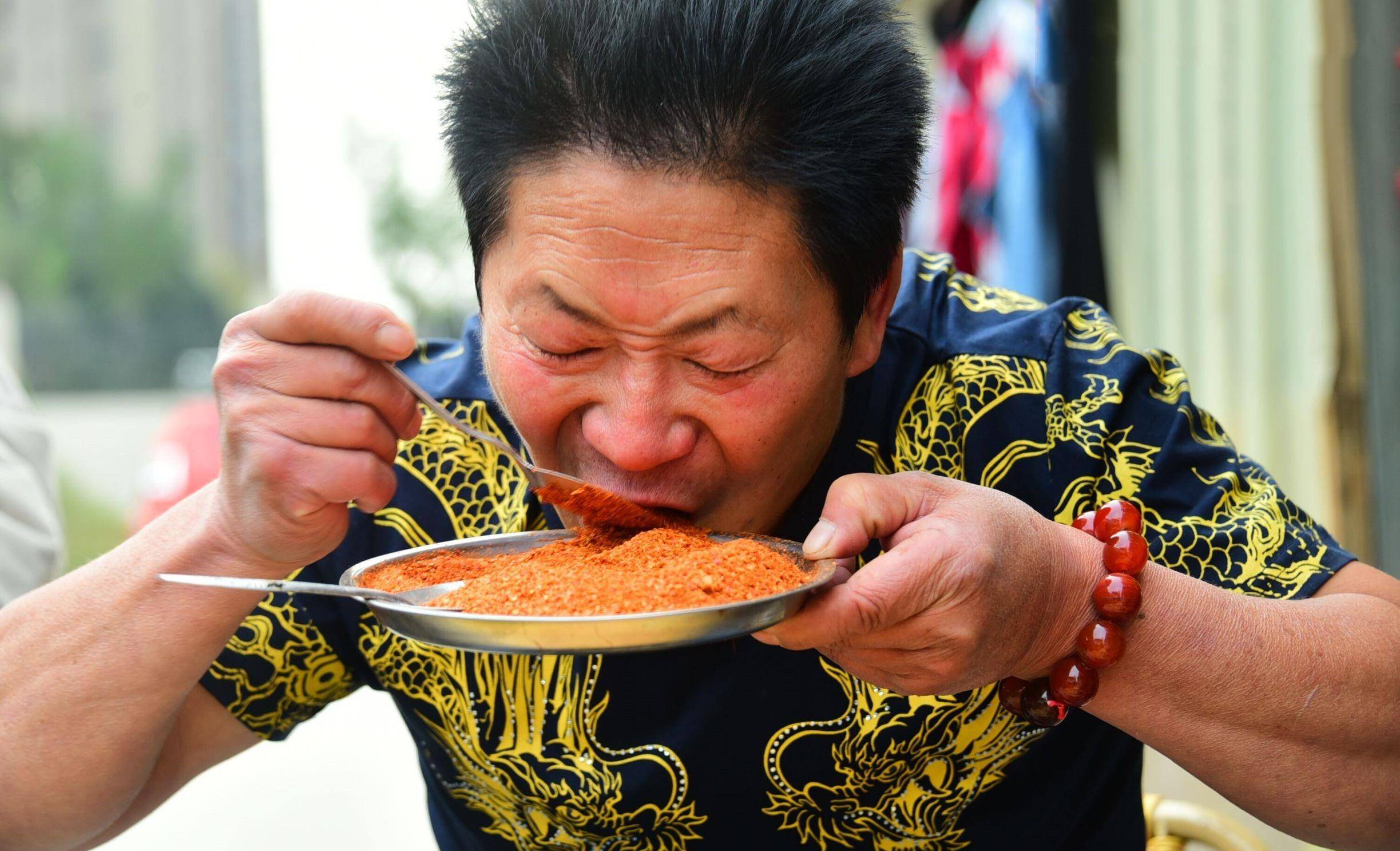 辣王李永志:每天5斤辣椒配白酒,破世界纪录,最后胃穿孔被送医_参赛