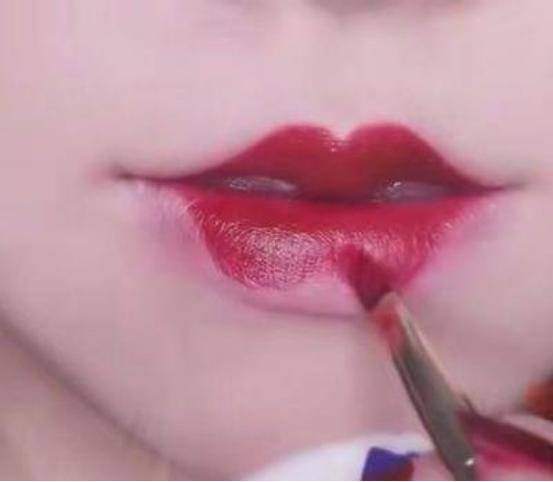 古代女子的唇妆是什么样的明朝的很好看汉朝的也太丑了