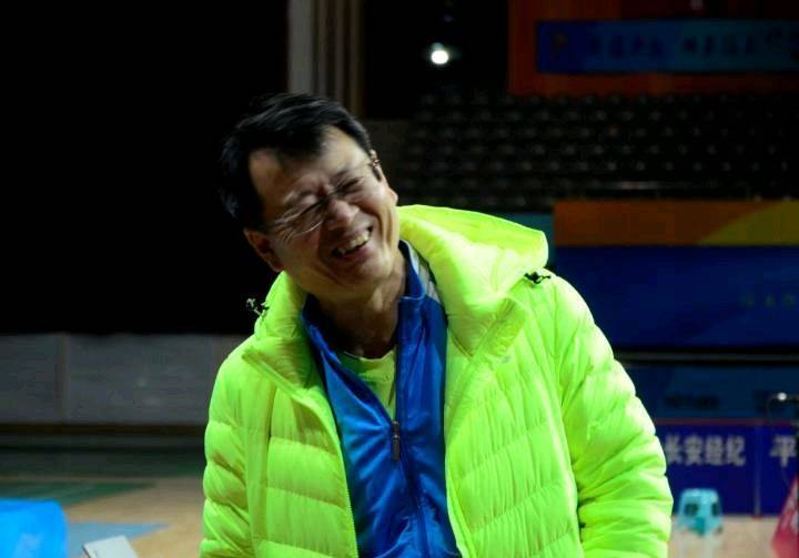 原创向恩师吴敬平学习孙颖莎的临时教练陈玘正在走青训之路