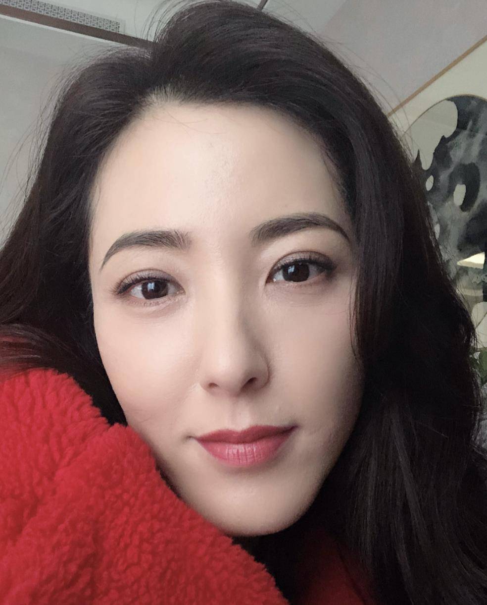 原创又一不老女神44岁曾黎素颜近照白皙紧致如20曾被嘲捧不红