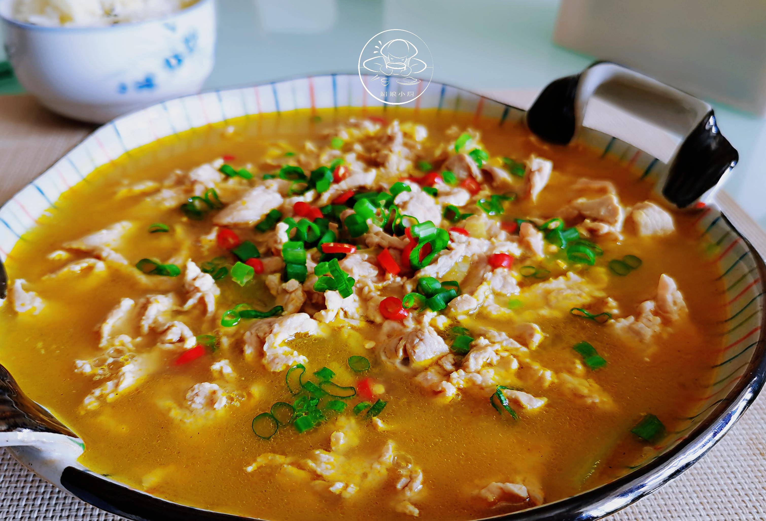 鸡蛋烤面包松软如蛋糕,酸汤肉片开胃下饭_莴笋_里脊肉_主食