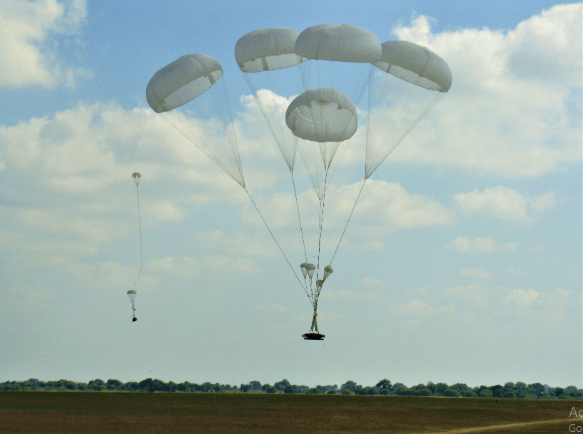 原创飞机上装巨型降落伞坠机直接打开可以吗一个造价上亿