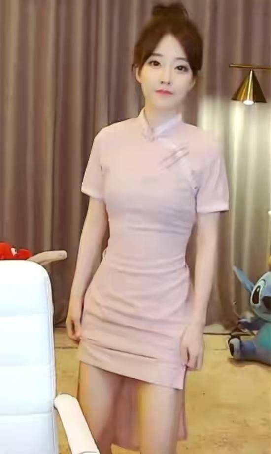 原创被冯提莫旗袍造型惊艳到骨感身材却明艳动人小个子也能这么美