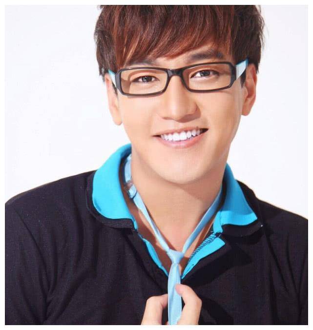 袁奇峰回应游乐王子结婚热搜传闻,无数吃瓜群众空欢喜一场了_服装