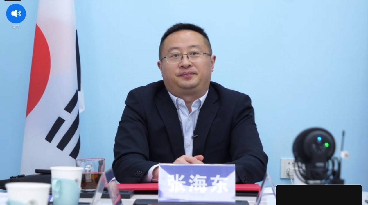 张海东代表四川师范大学为第六届理事会致开幕辞.