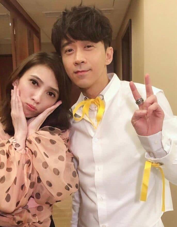 原创难以置信童话光良已经50岁近照却依旧是不老童颜你当真50了