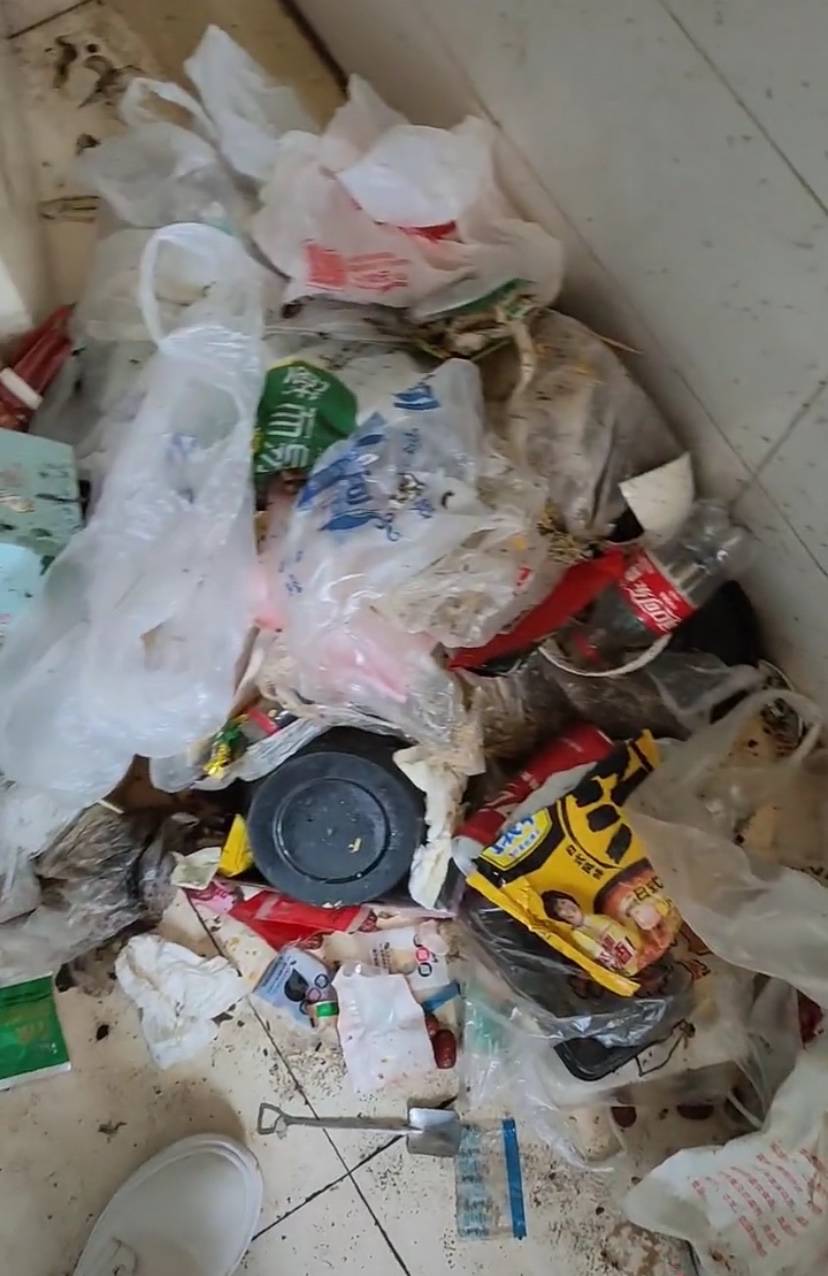 原创00后情侣屋内垃圾成堆房东上门看后怒斥还不如猪窝
