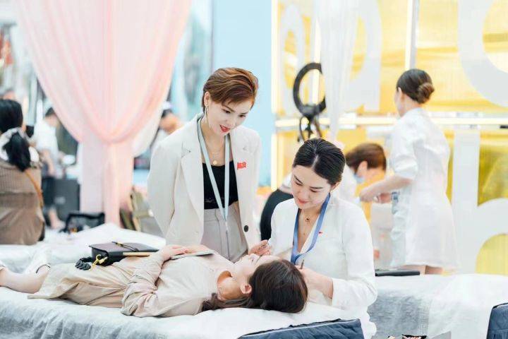 匠心蜀绣刘钰老师对纹绣是什么哪些人适合做纹绣师的讲解