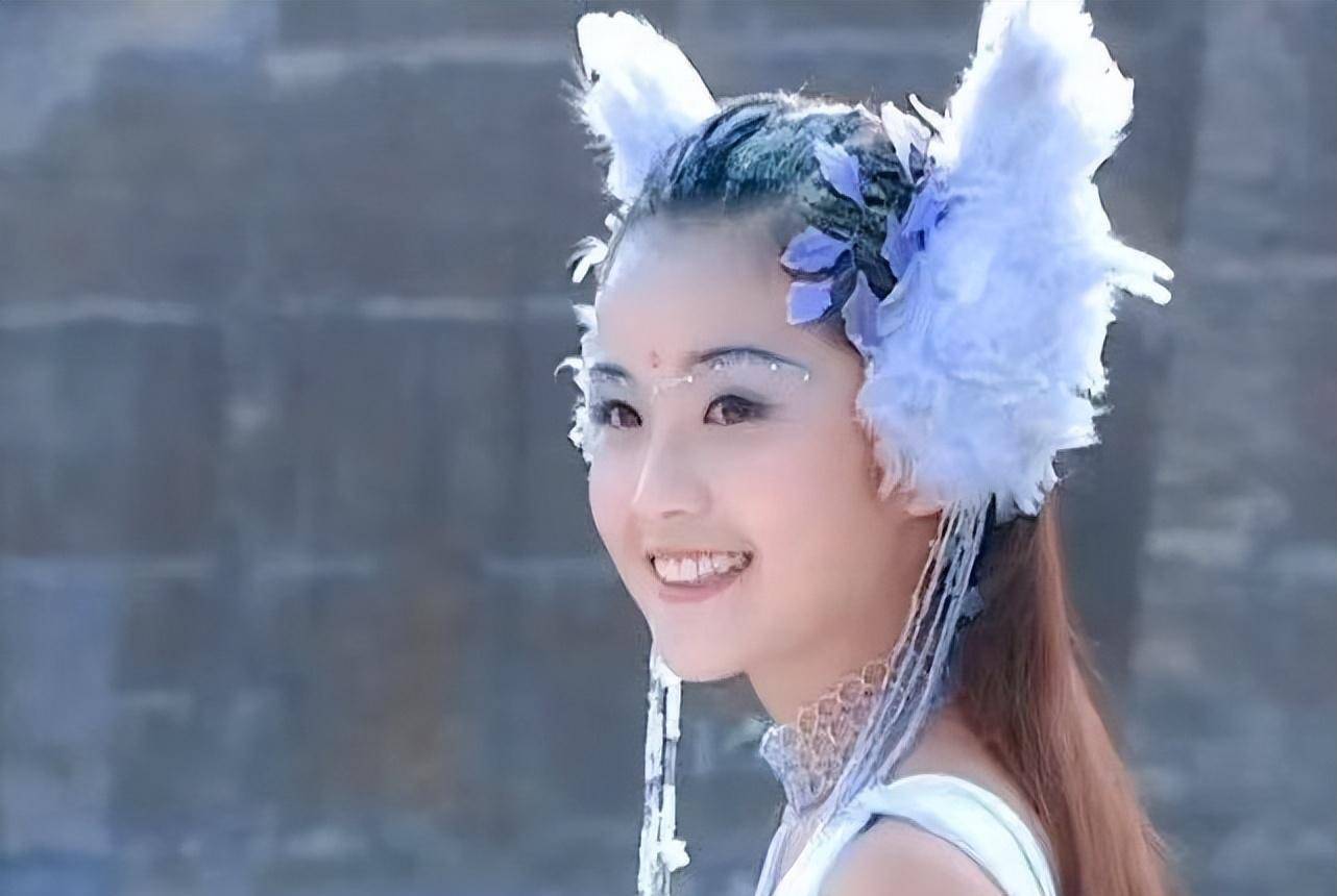 在2002年的电视剧《齐天大圣孙悟空》中出演了"紫兰仙子"一角