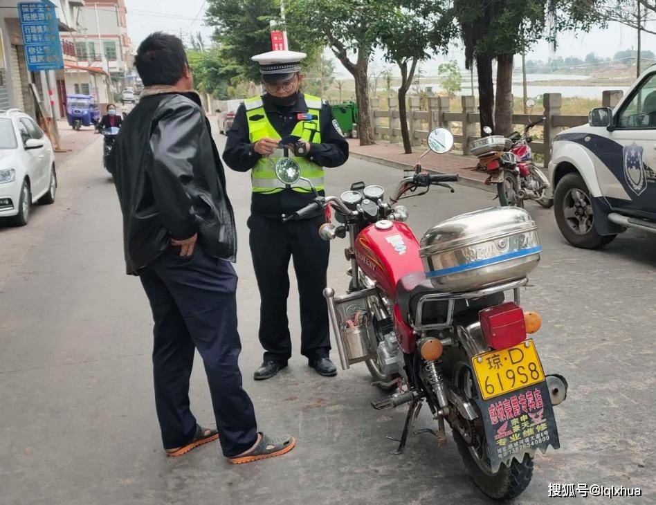 根據摩托車發動機排量的不同,也分為輕便摩托車與普通二輪摩托車兩種