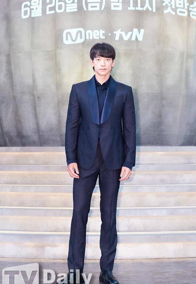 原创暴瘦等于整容rain近照形销骨立似难民健硕肌肉消失变纸片人