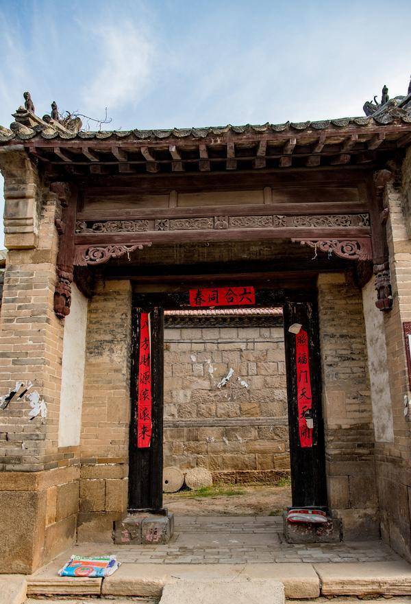 原创农村的家门修得很大真的合适吗古人讲门大家小麻烦不少