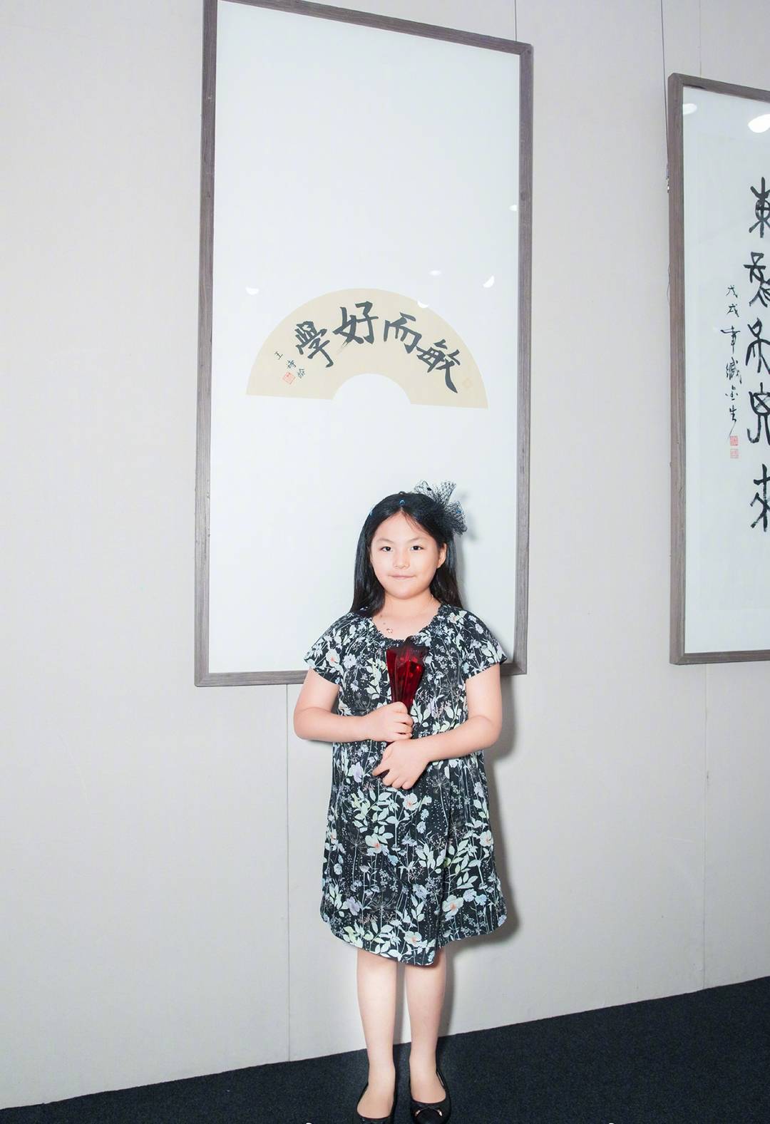 王岳伦女儿绘画作品得金奖，获卢浮宫巡展资格，曾梦想考牛津大学_手机 