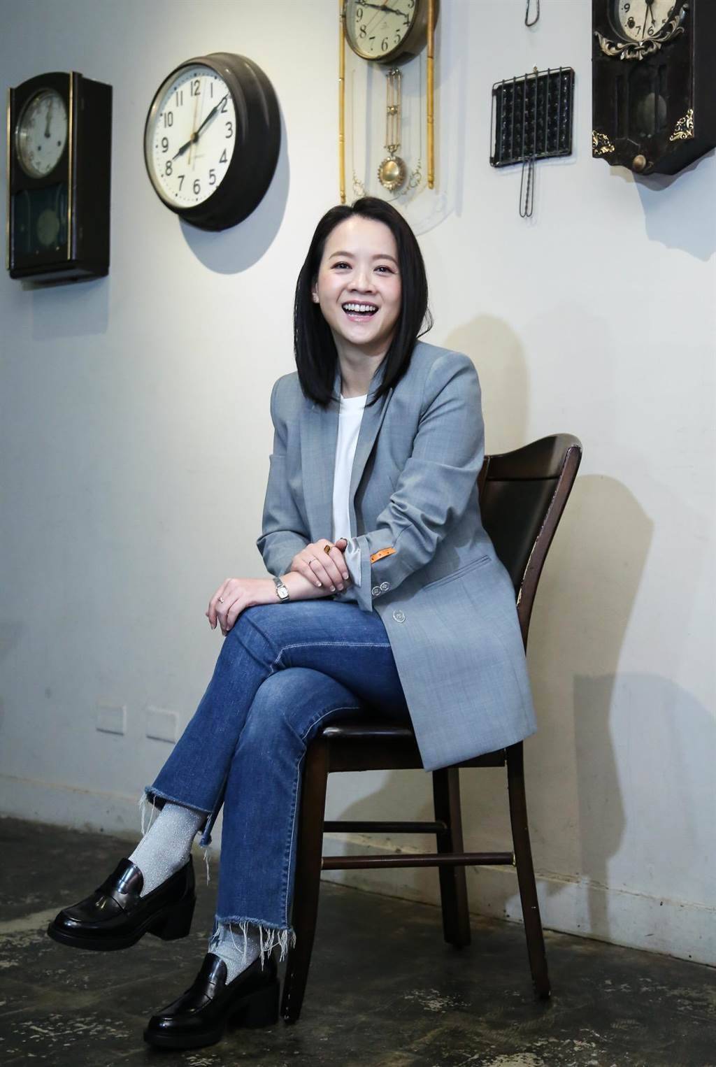 原创曾宝仪受访时哽咽自曝已两年多未见曾志伟担心父亲身体