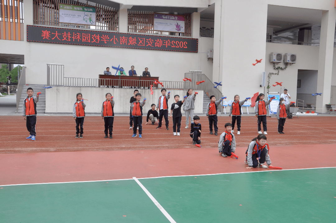别顾着学习课本知识一起去临安城南小学逛逛科技节