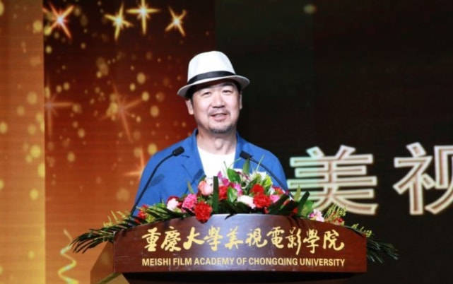 除了演员,导演的身份,他还是重庆大学美视电影学院的第一任院长