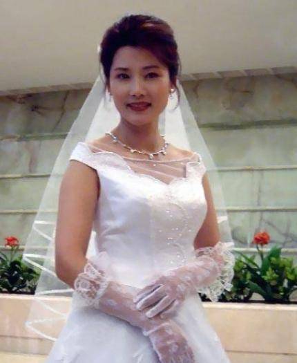 原創何賽飛年輕真是神仙顏值結婚30年無緋聞老公是初戀兒子隨她姓