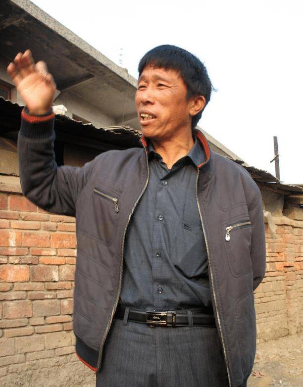 江西一孝子遵照父亲遗嘱,将其坐缸千日成"木乃伊",却引发众人争议_林