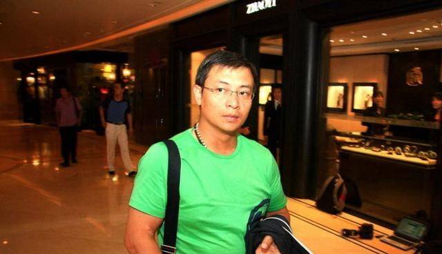 原创46岁体操王子李小双近况身家过亿坐拥歌手娇妻至今膝下无子