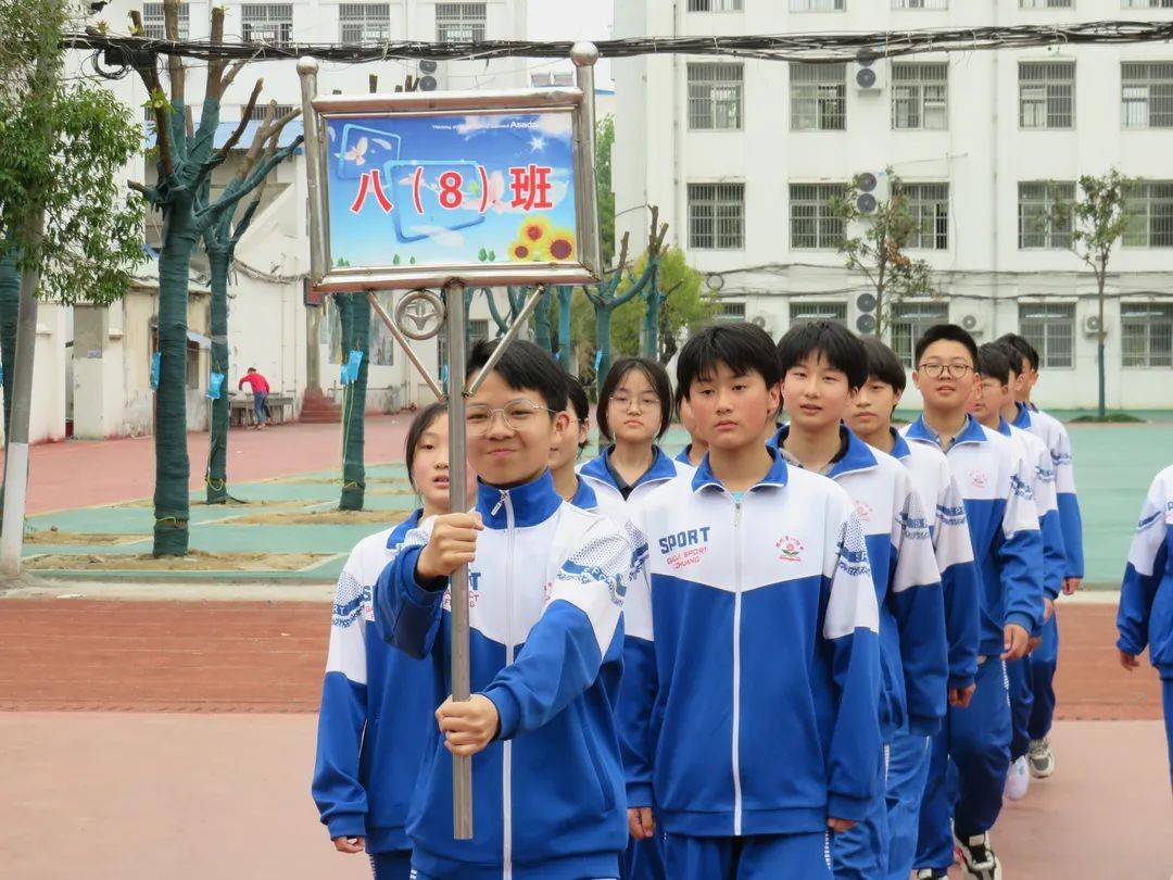 邓州市城区一初中举办2022年春季运动会