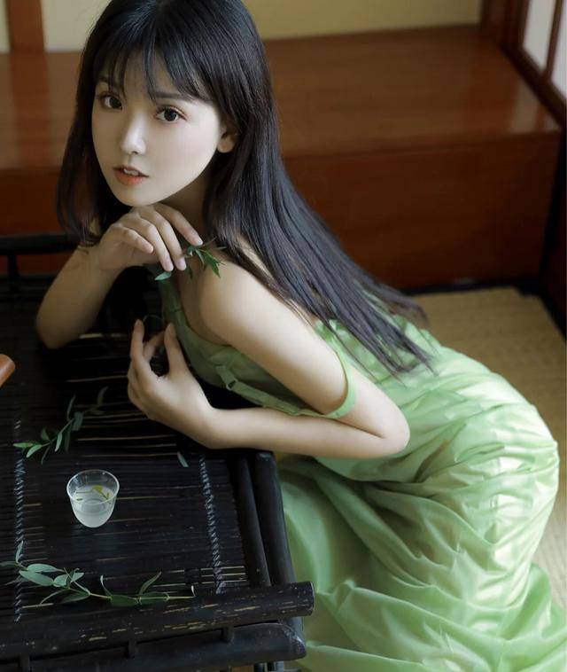 原创有种惊艳叫绿茶系美女又纯又媚难怪异性缘这么好