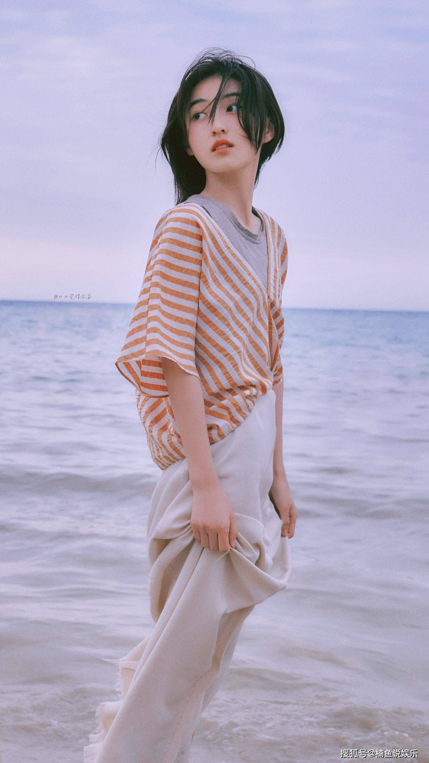原创你可以永远相信张子枫的写真海边造型甜度满分妥妥的温柔女主