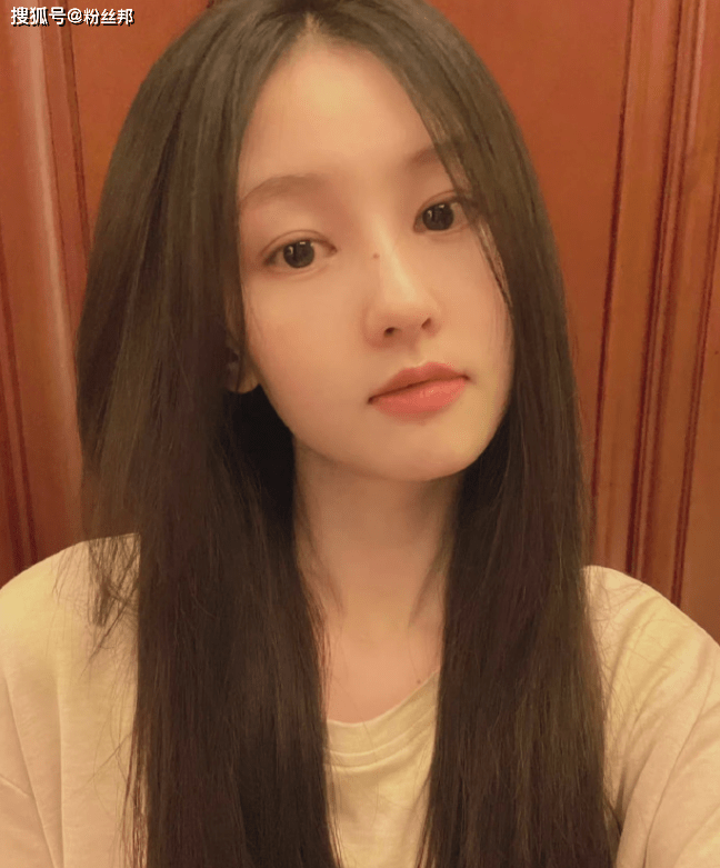 原创炫迈妹子颜值重回巅峰单月涨粉破百万还是初代网红顺眼