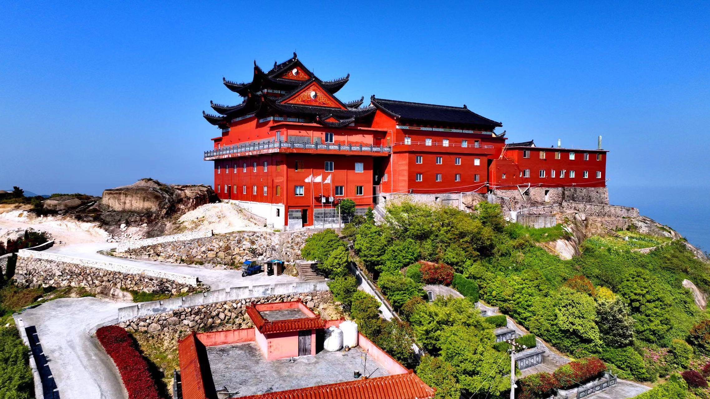 打卡千年古镇金乡,不可错过云台山,芳菲四月,满山尽是映山红_石头