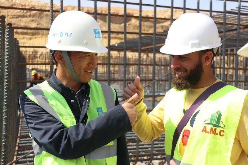 出国打工花费3000劳务费去埃及做水电工16000管住划算吗