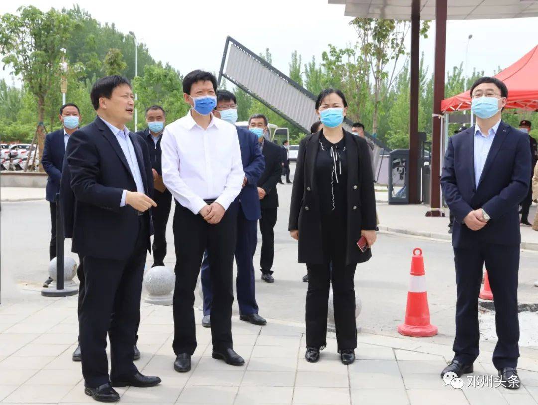 邓州市委书记市长邓俊峰深入中心城区重点学校建设项目现场调研
