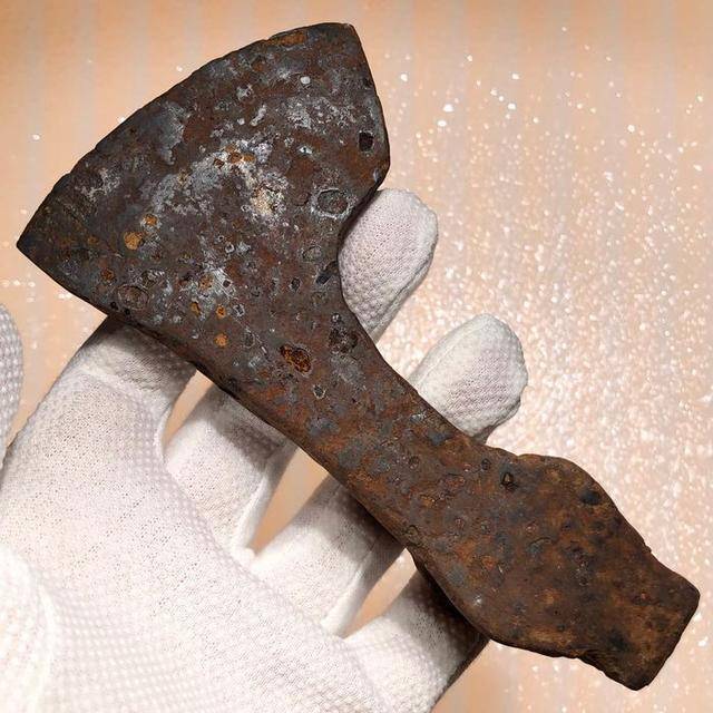 丹麦人祖先使用过的武器实物看似普通的战斧其实用处很大